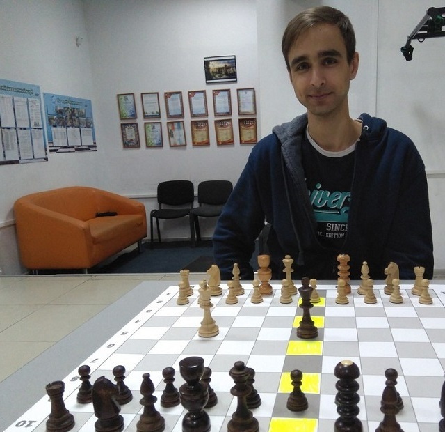 Новые современные виды шахмат - 100 клеточные и тройные